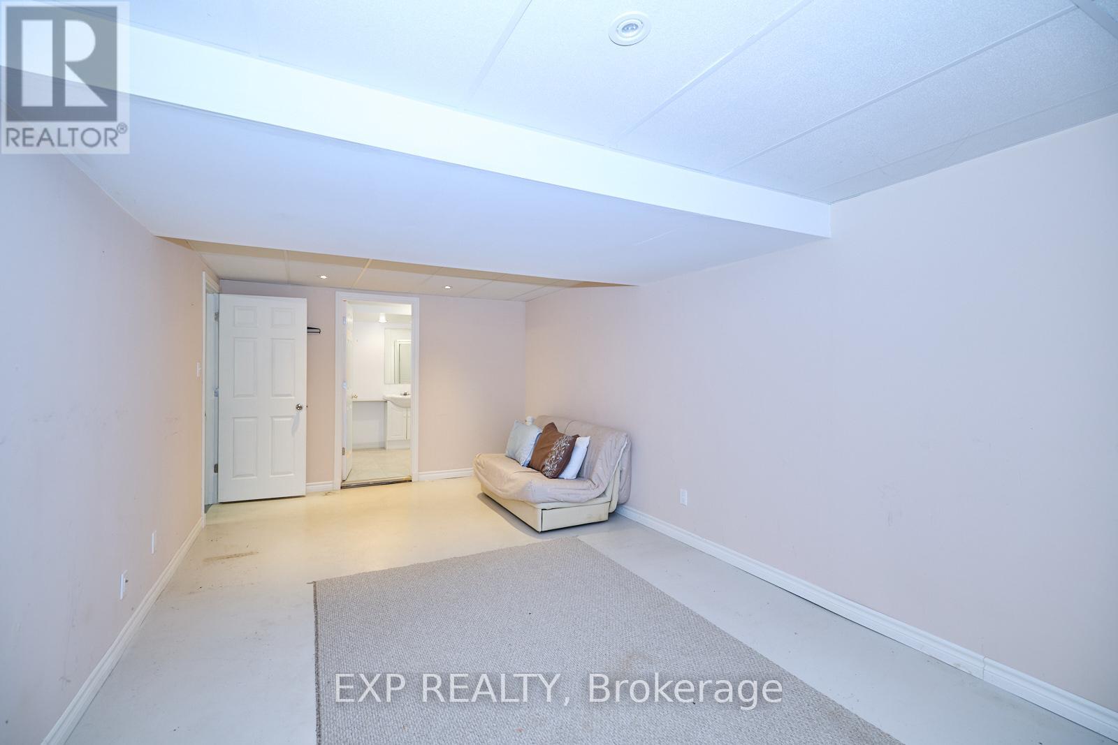 #23 5595 DRUMMOND ROAD - 18