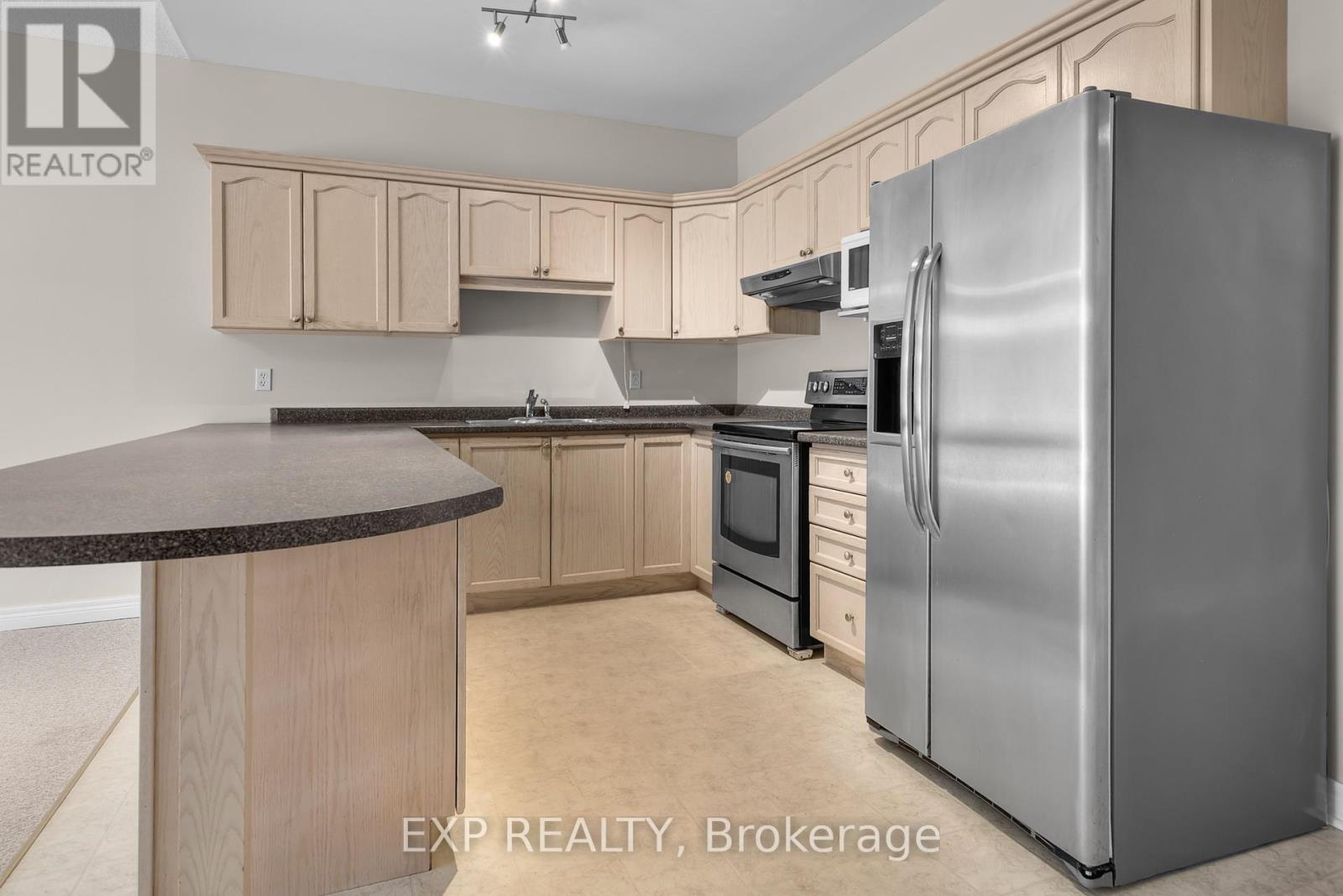 #23 5595 DRUMMOND ROAD - 9