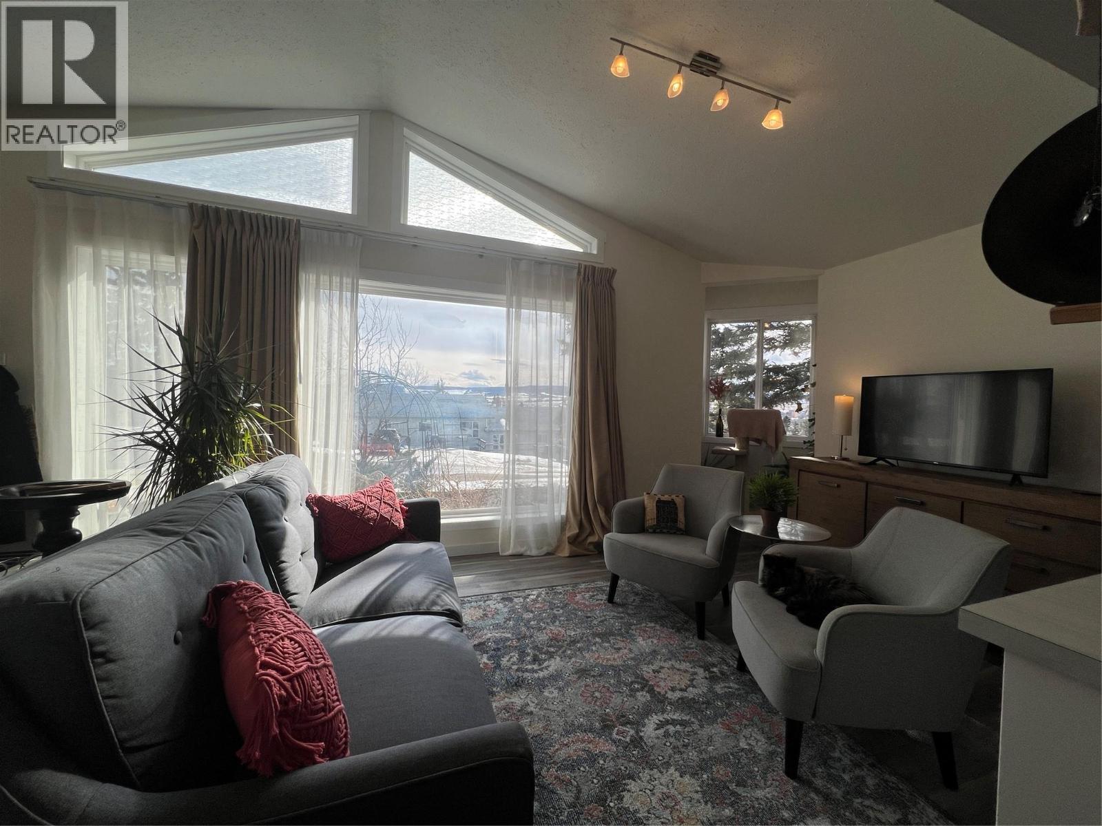 612 97 Avenue - photo 2