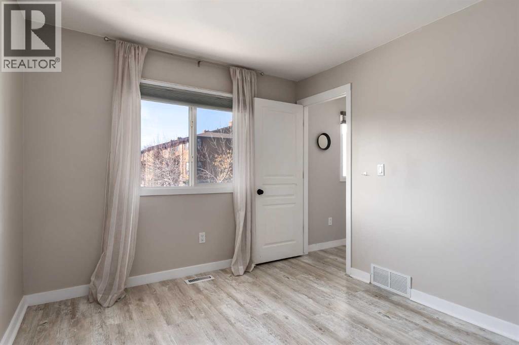 Single Family House for Sale in   Glamis Green SW Glamorgan Calgary 