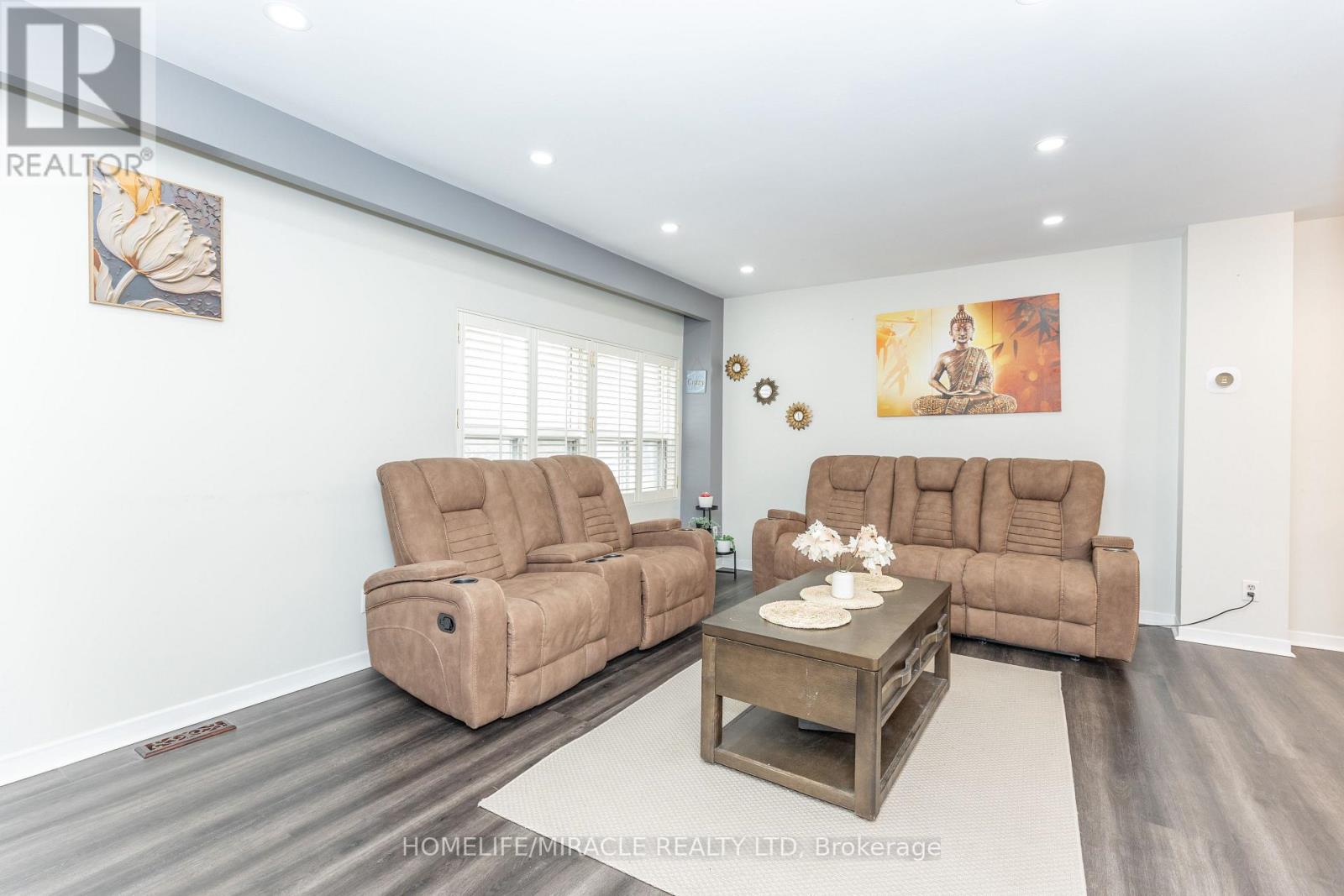 #2 90 CASTLEBURY CRESCENT - 17