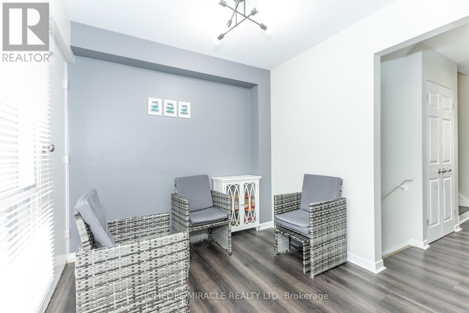 #2 90 CASTLEBURY CRESCENT - 21