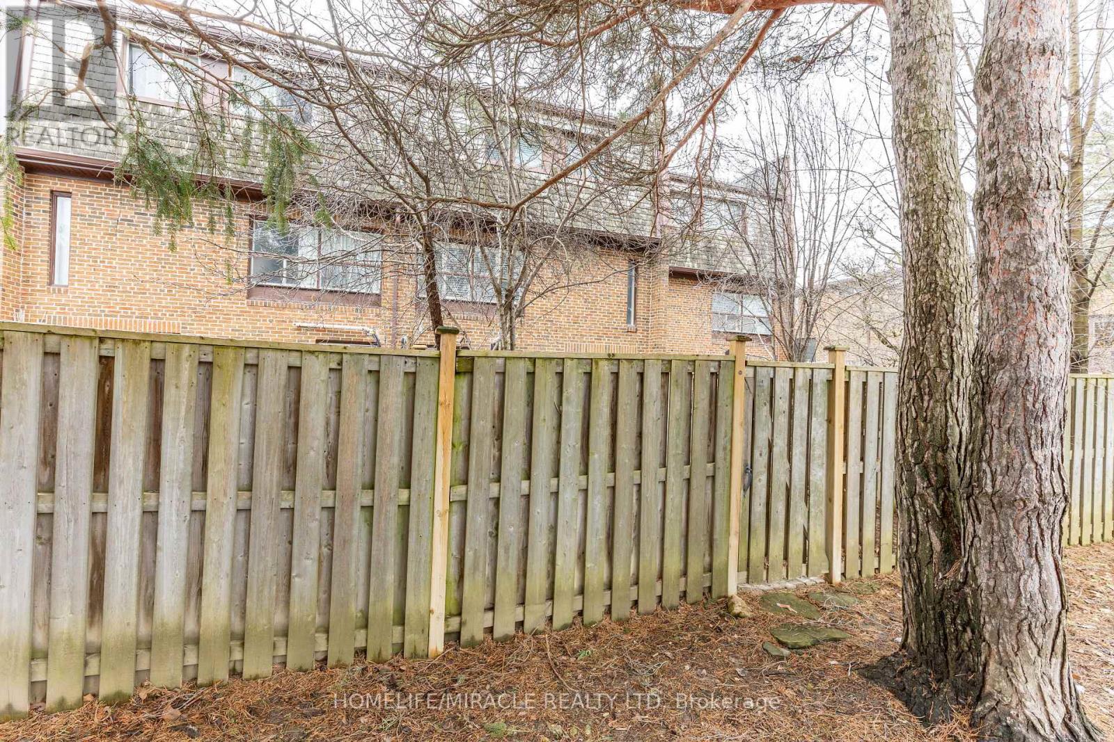 #2 90 CASTLEBURY CRESCENT - 31