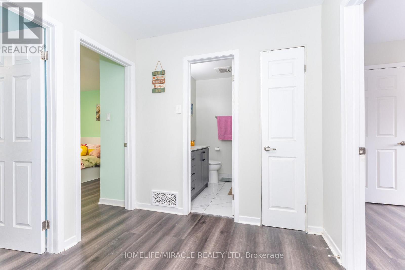 #2 90 CASTLEBURY CRESCENT - 38