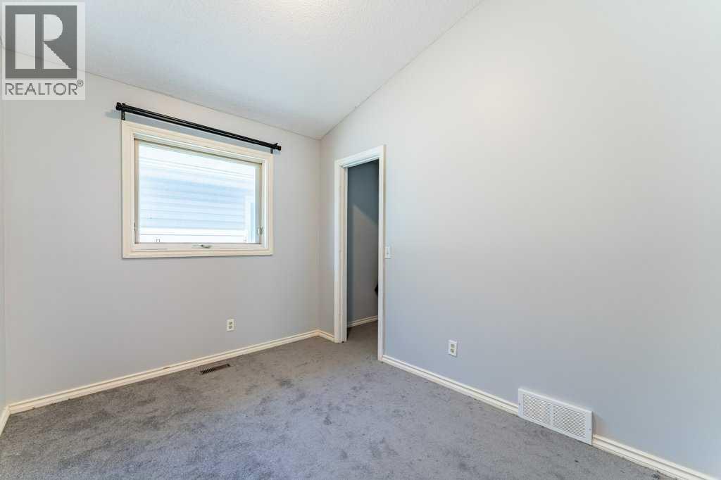 Single Family House Bungalow for Sale in  Douglas Woods Heights SE Douglasdale/Glen Calgary 