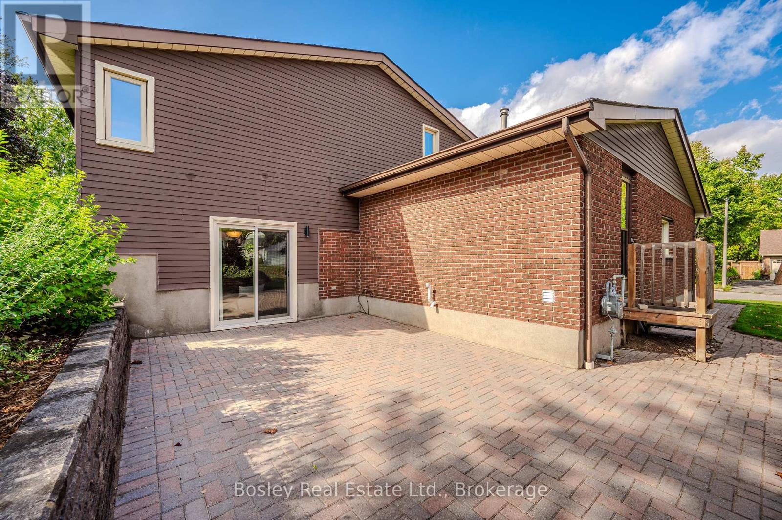 2 PICKWICK PLACE, Guelph (Willow West/Sugarbush/West Acres), Ontario