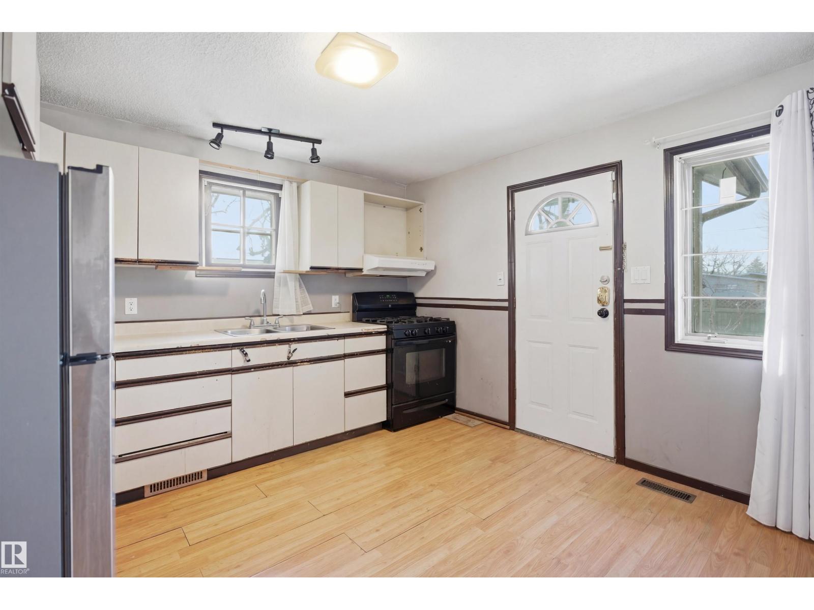 12834 123 Street ST NW - 10