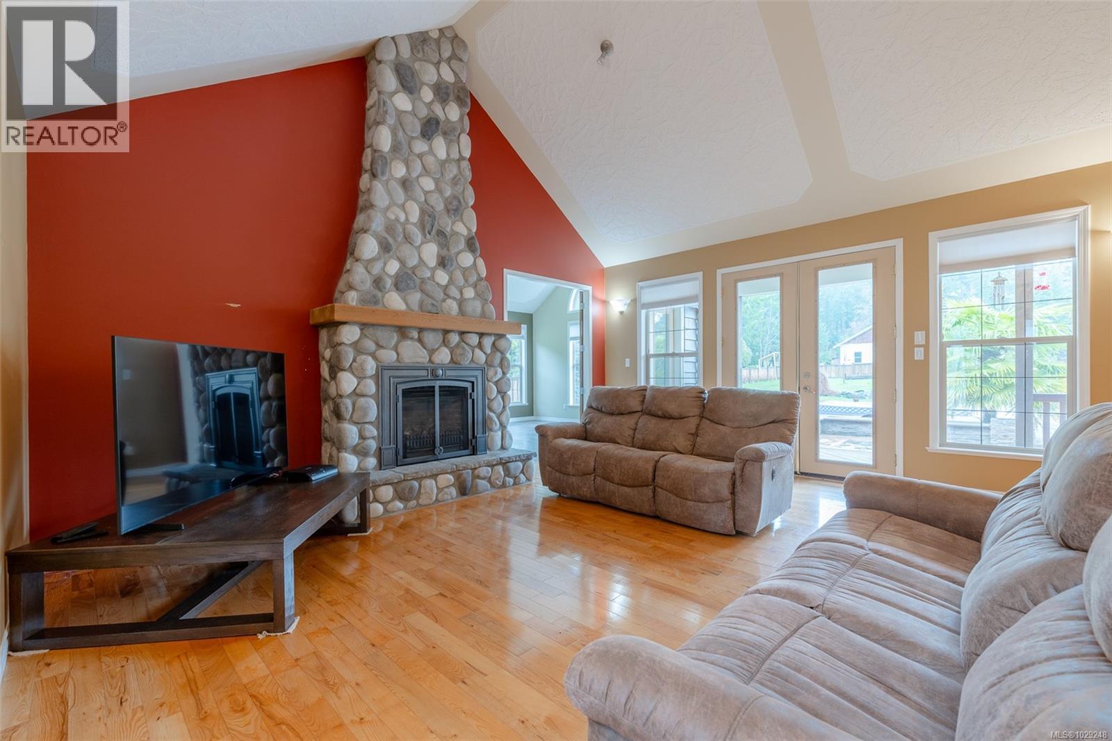 5495 MAEBELLE RD - 11