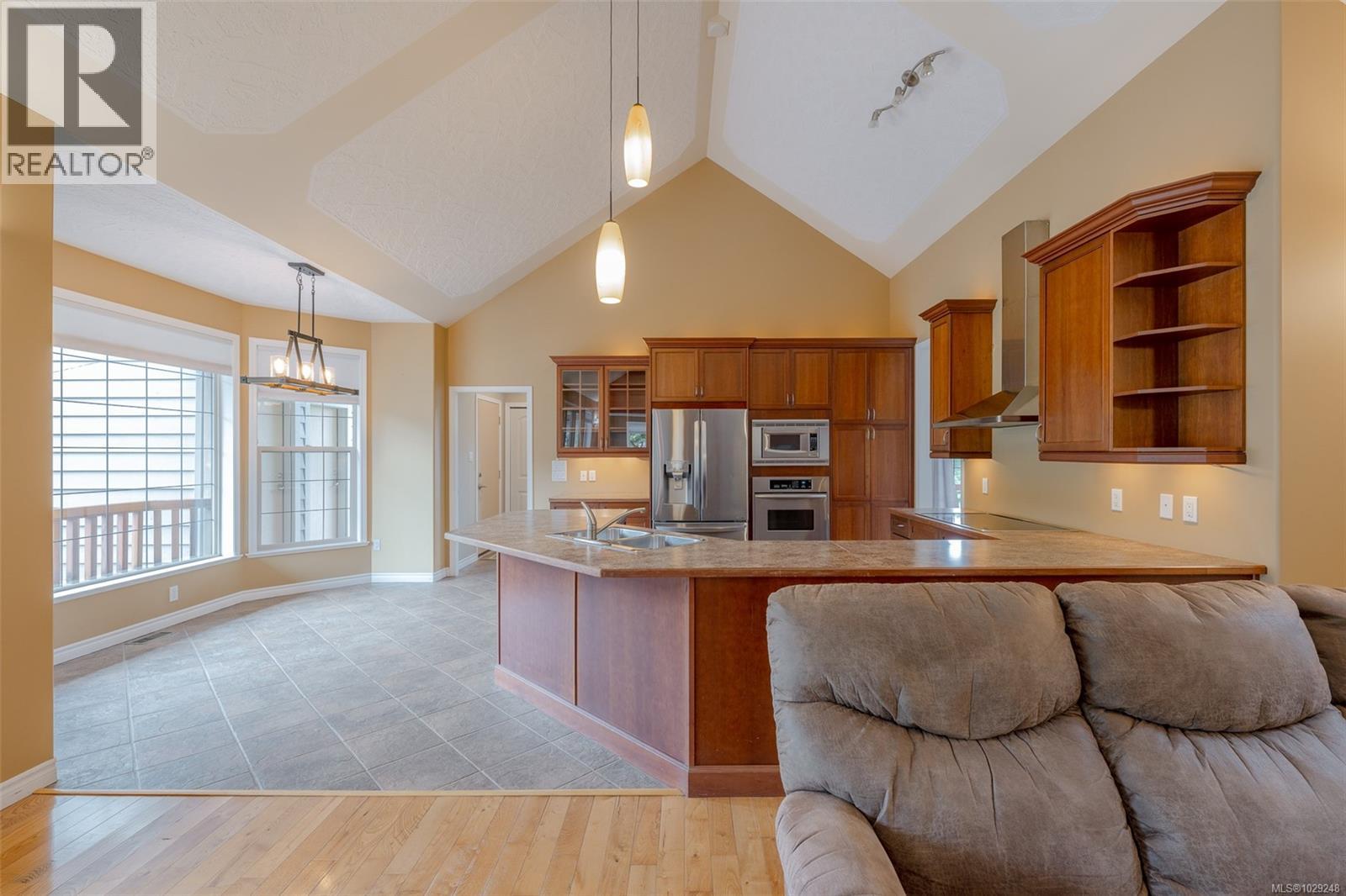 5495 MAEBELLE RD - 14