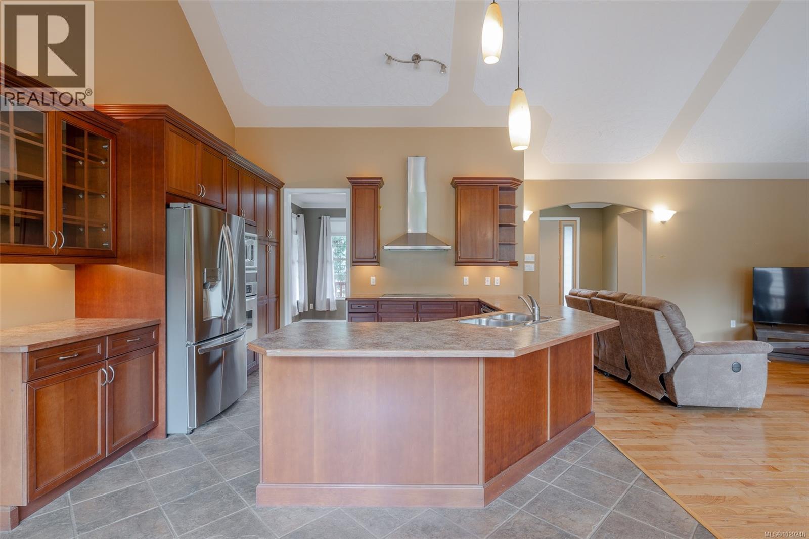 5495 MAEBELLE RD - 16