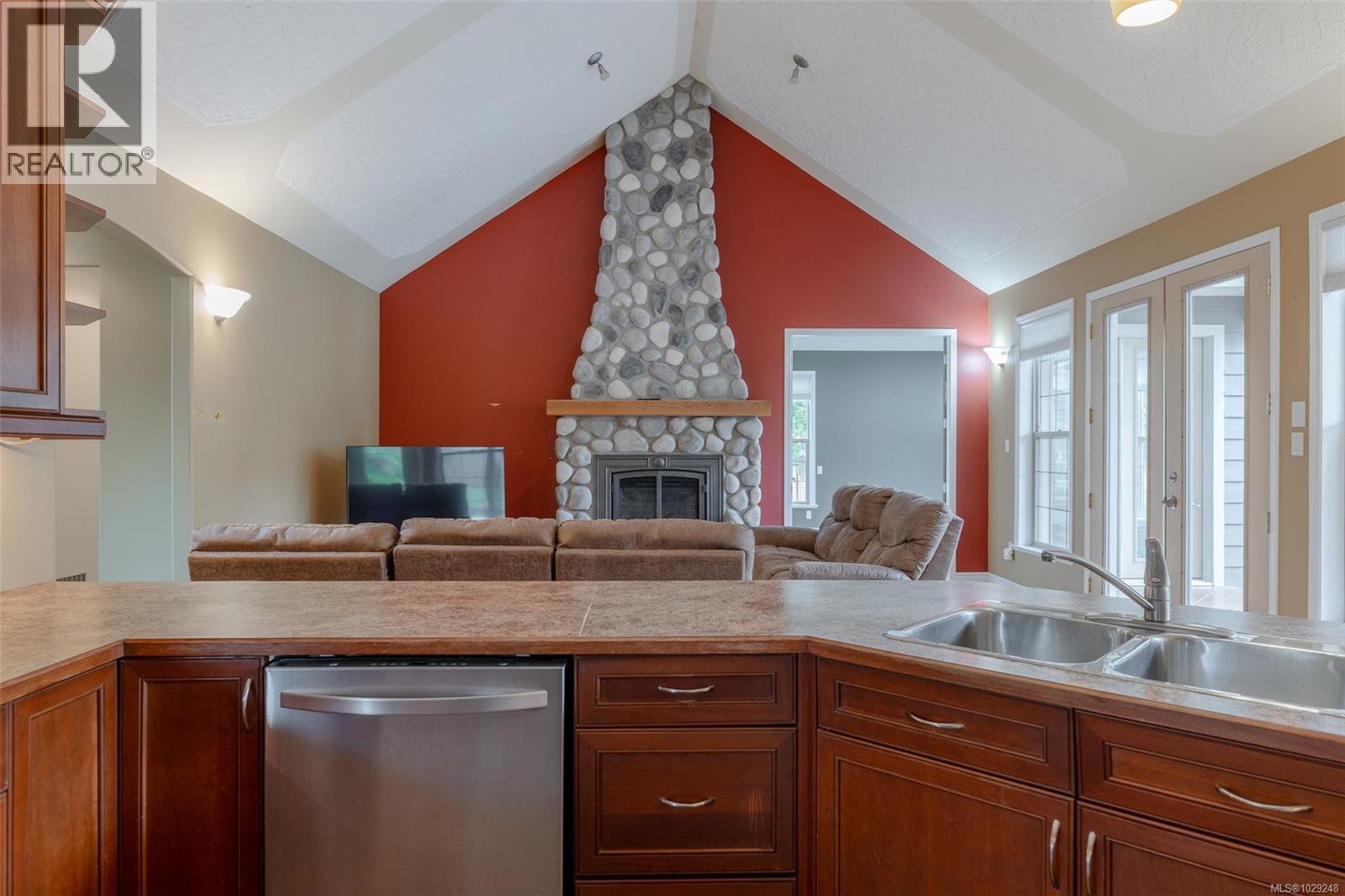 5495 MAEBELLE RD - 20