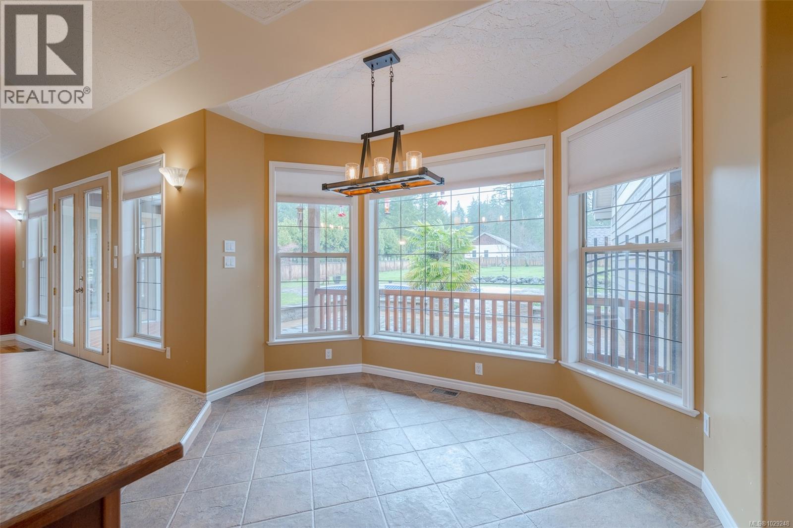 5495 MAEBELLE RD - 22