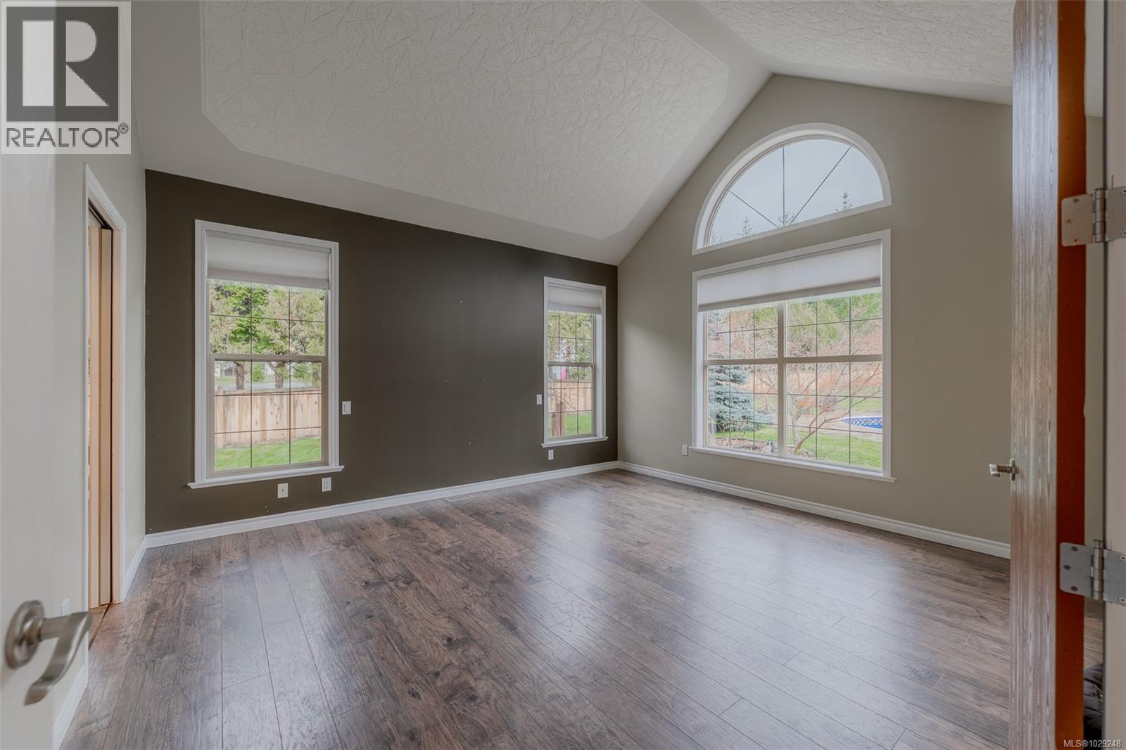 5495 MAEBELLE RD - 31