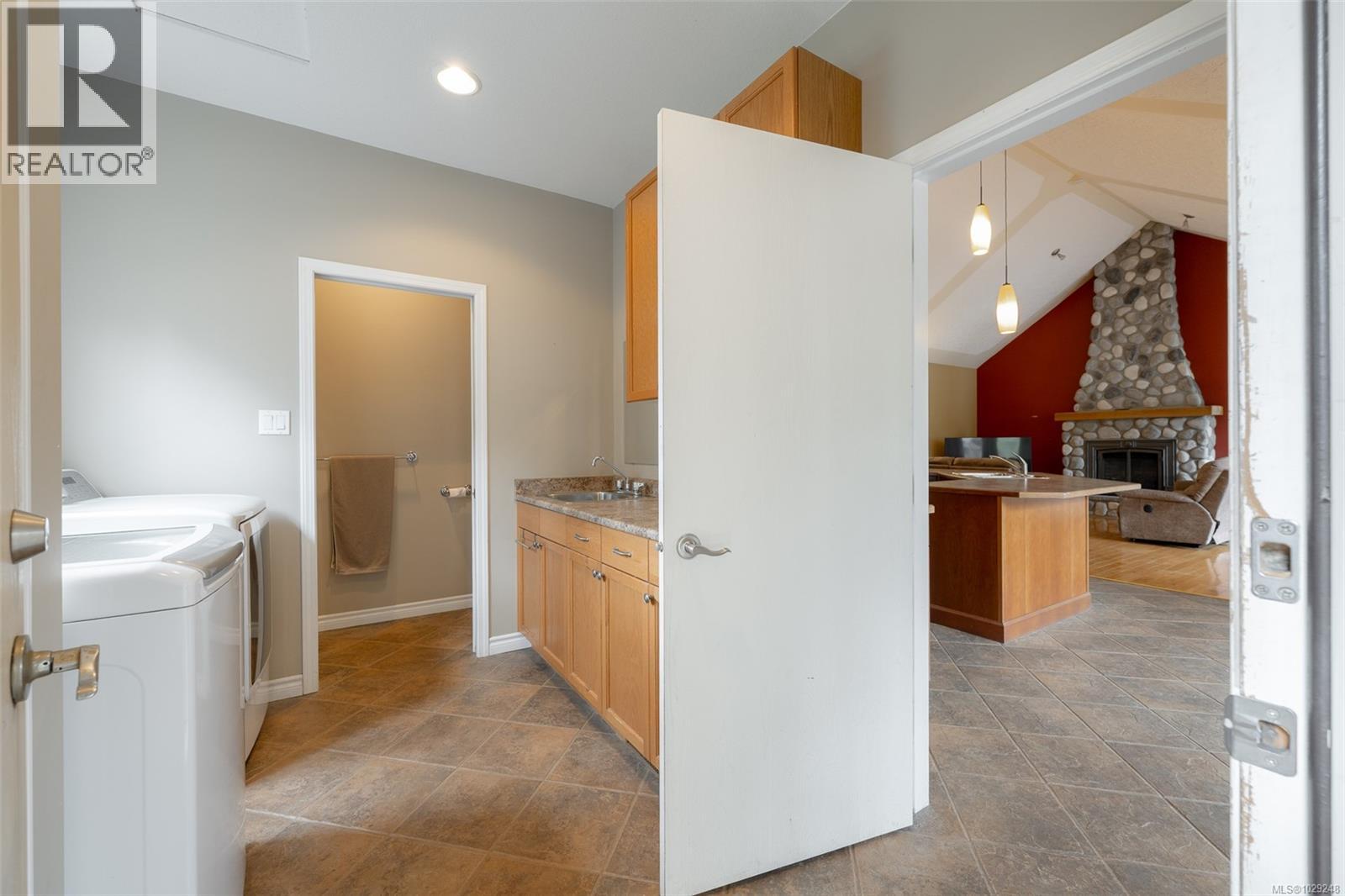 5495 MAEBELLE RD - 39