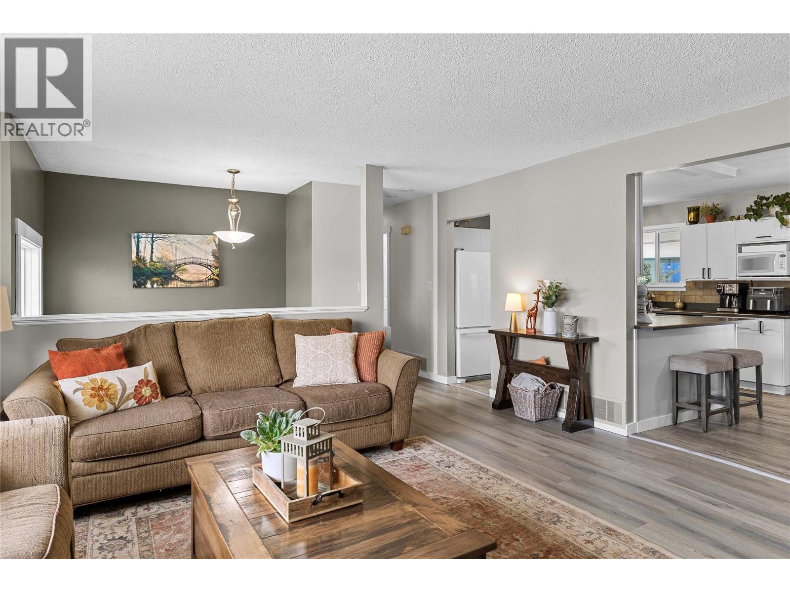 3735 PATTEN CRESCENT - 5