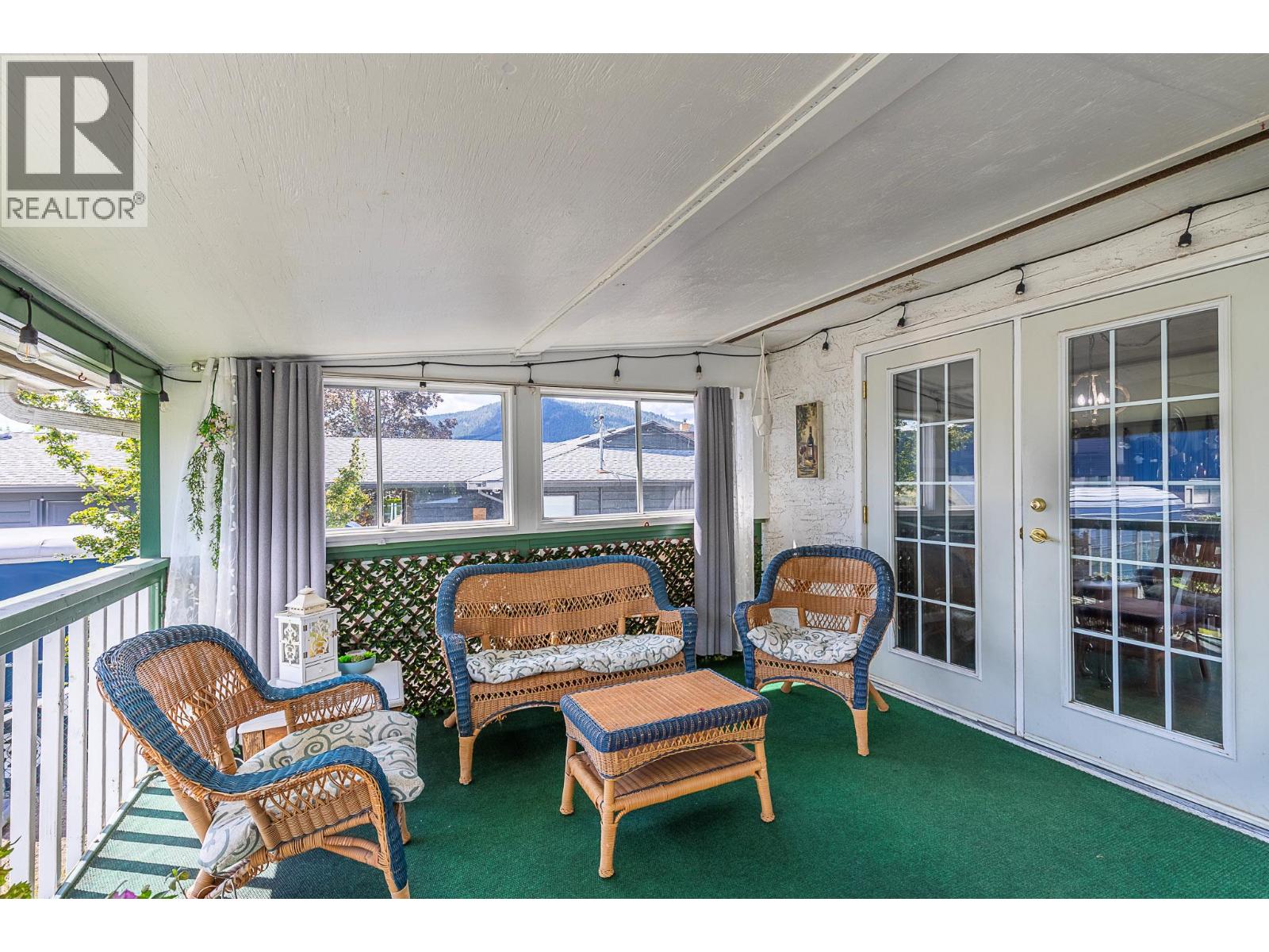 3735 PATTEN CRESCENT - 10