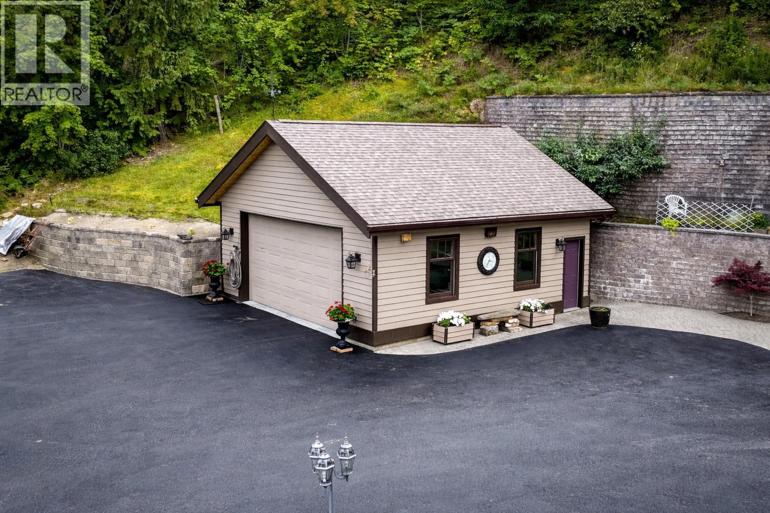 3544 Centre Street, Ainsworth