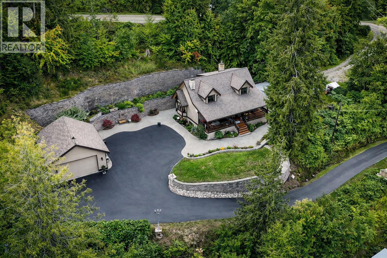 3544 Centre Street, Ainsworth