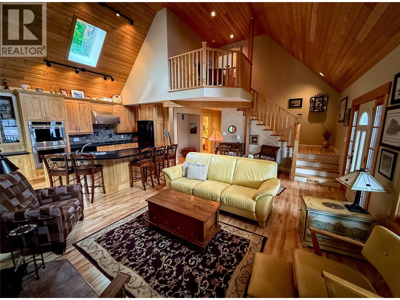 3544 Centre Street, Ainsworth