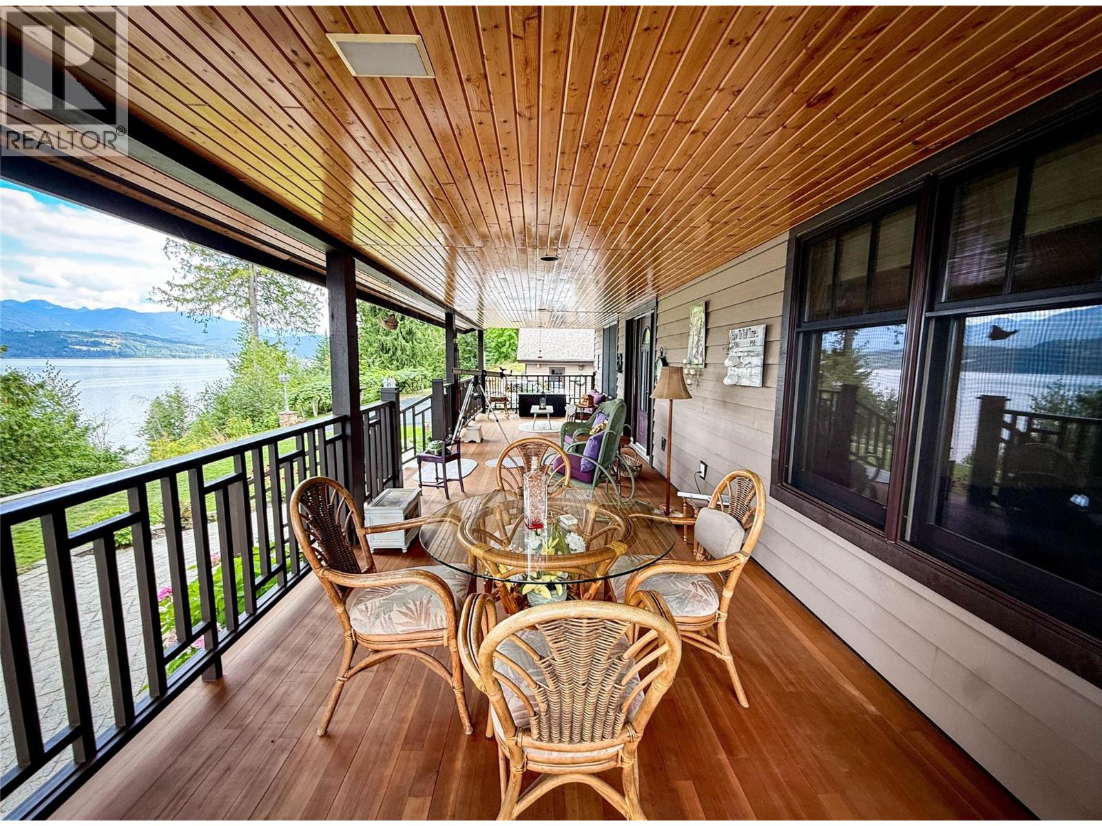 3544 Centre Street, Ainsworth