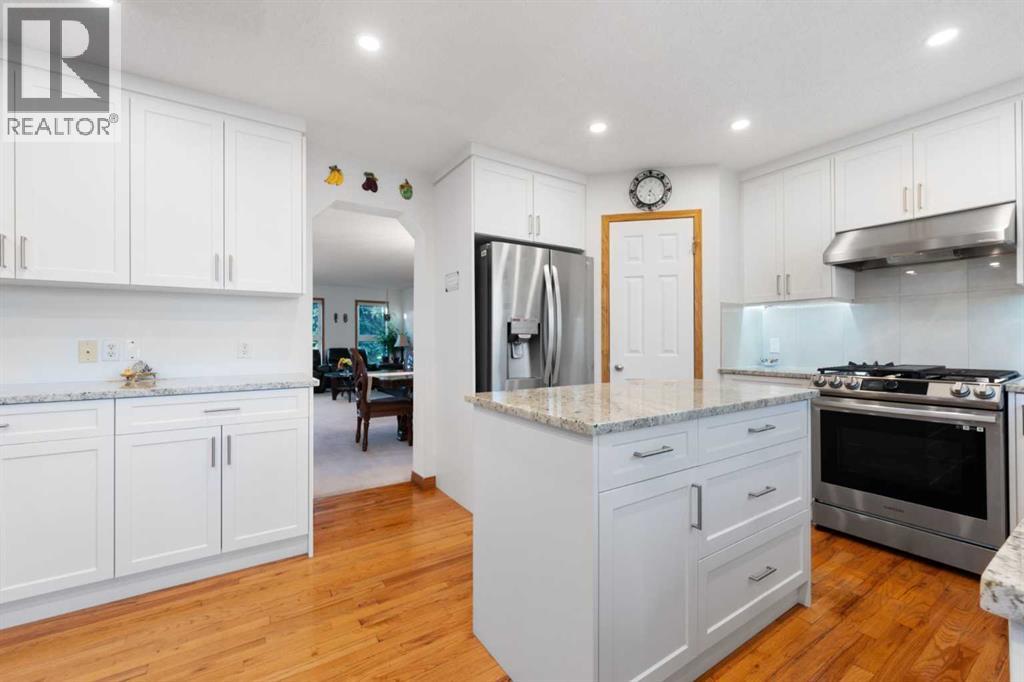 Single Family House for Sale in  Edgebrook Cove NW Edgemont Calgary 