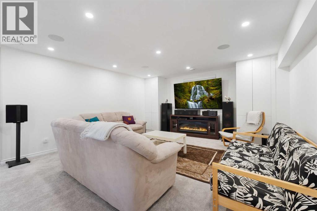 Single Family House for Sale in  Edgebrook Cove NW Edgemont Calgary 