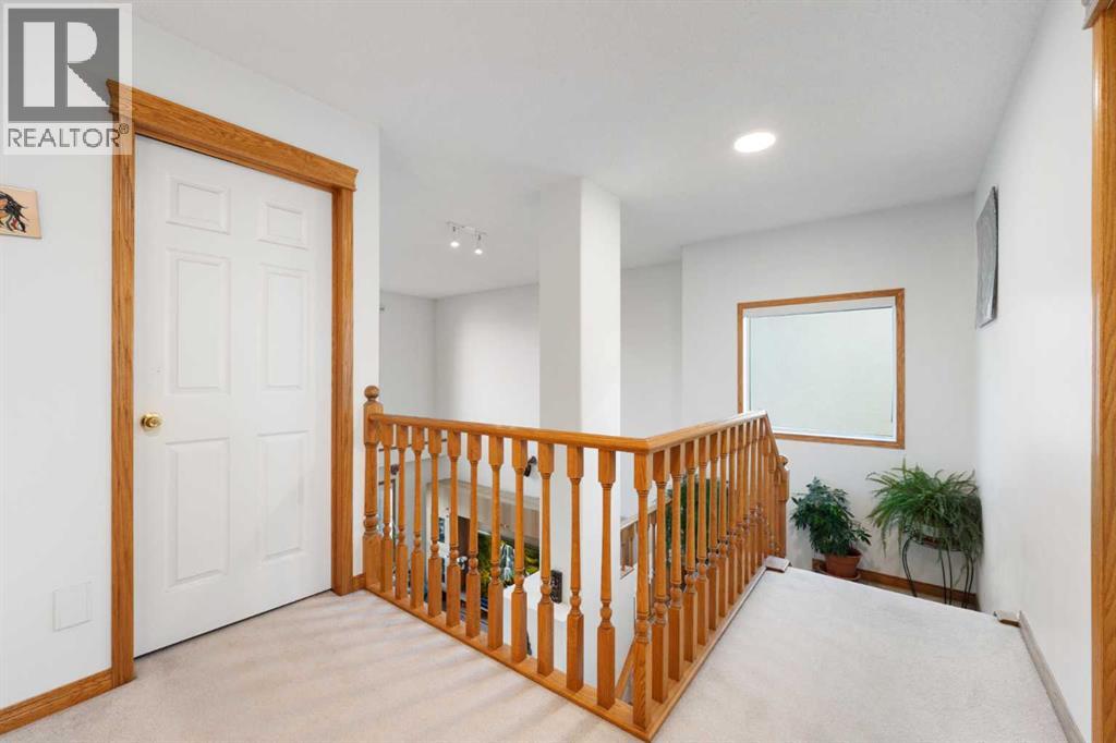 Single Family House for Sale in  Edgebrook Cove NW Edgemont Calgary 