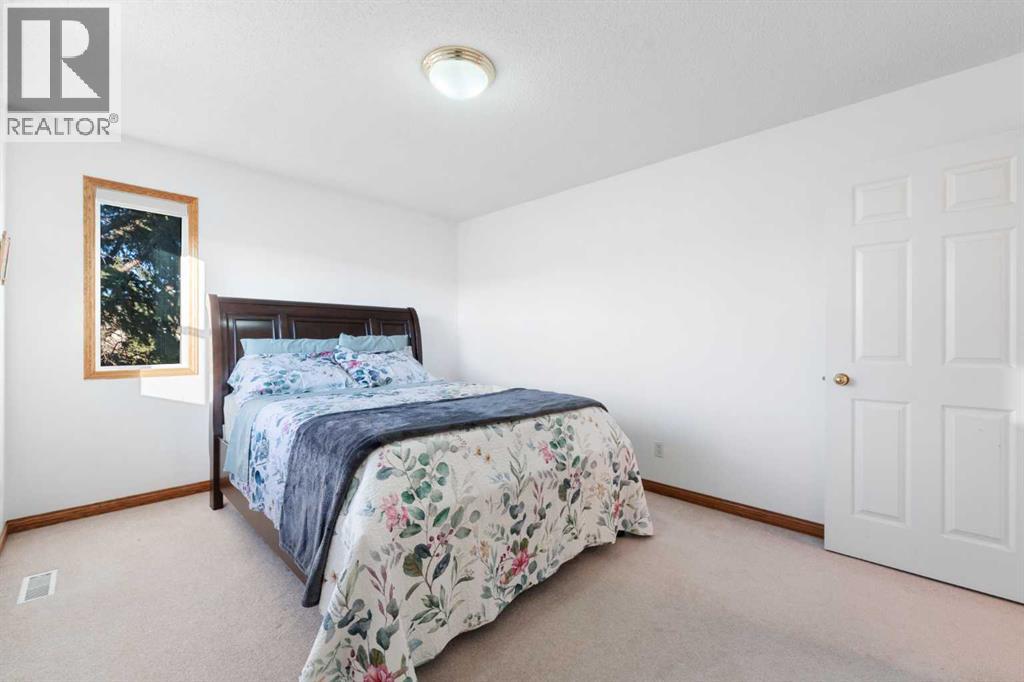 Single Family House for Sale in  Edgebrook Cove NW Edgemont Calgary 