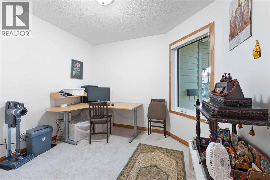 Single Family House for Sale in  Edgebrook Cove NW Edgemont Calgary 