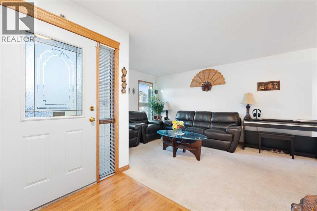 Single Family House for Sale in  Edgebrook Cove NW Edgemont Calgary 