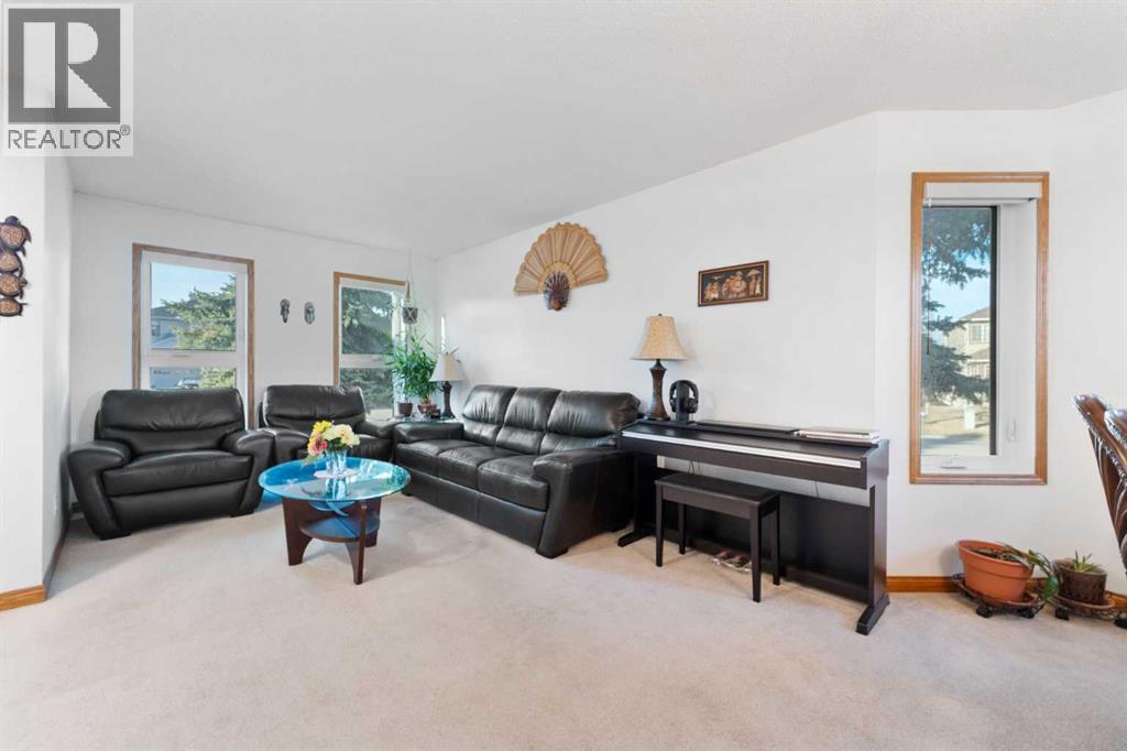 Single Family House for Sale in  Edgebrook Cove NW Edgemont Calgary 