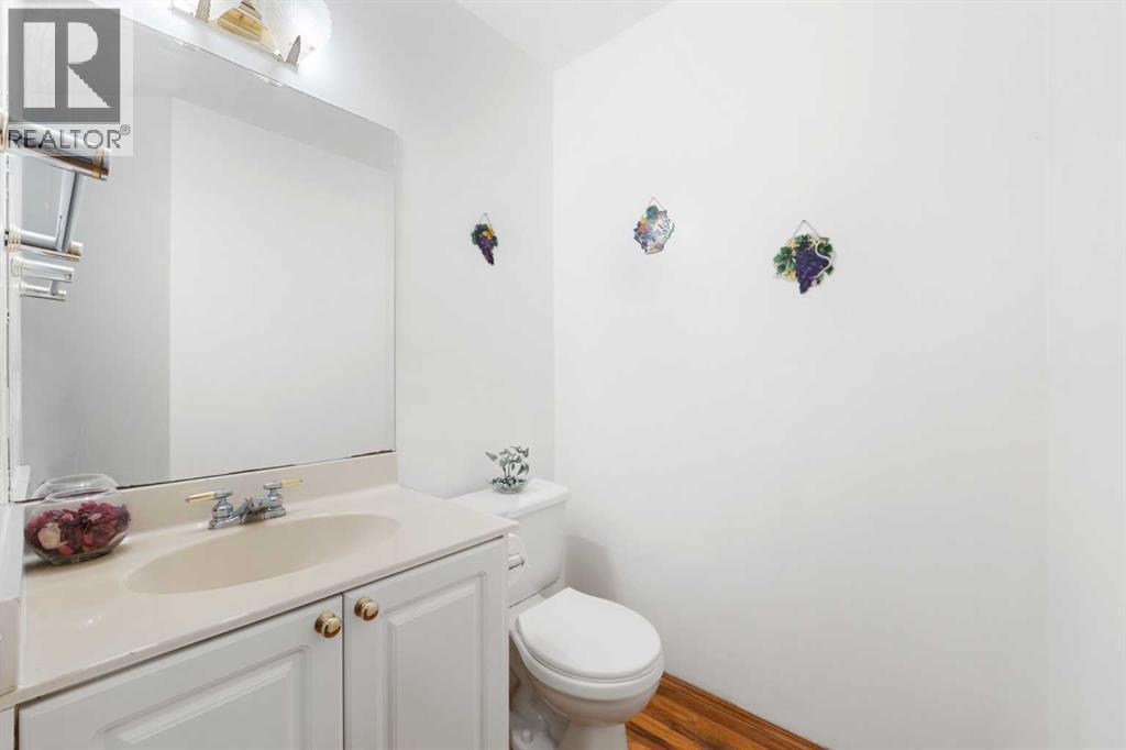 Single Family House for Sale in  Edgebrook Cove NW Edgemont Calgary 