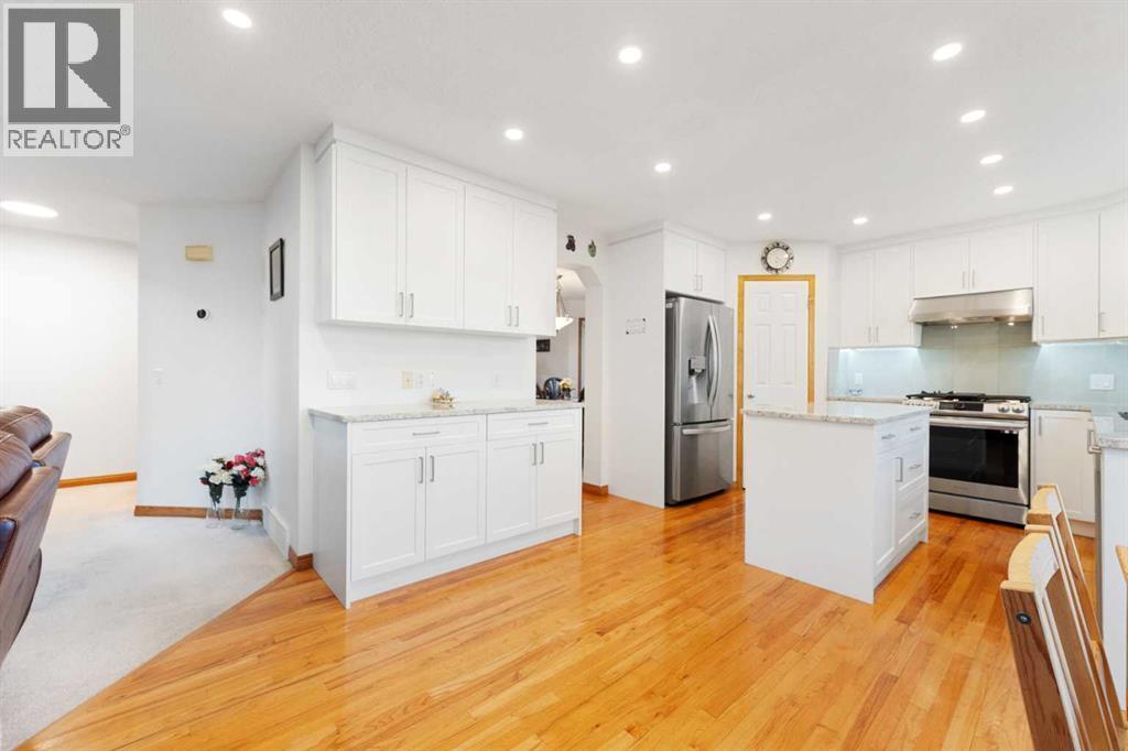 Single Family House for Sale in  Edgebrook Cove NW Edgemont Calgary 