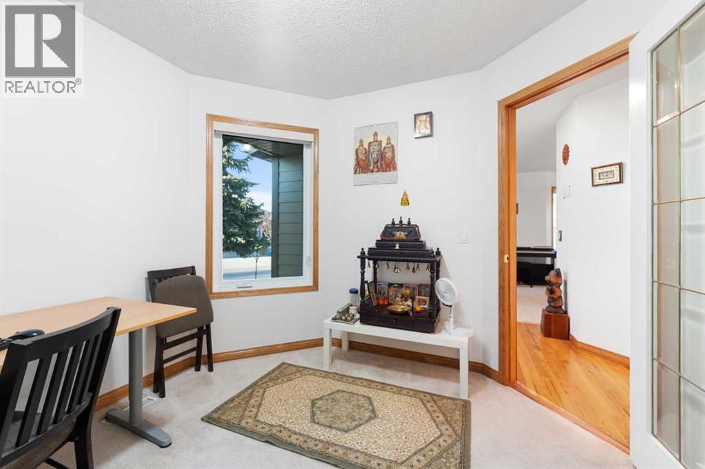 Single Family House for Sale in  Edgebrook Cove NW Edgemont Calgary 