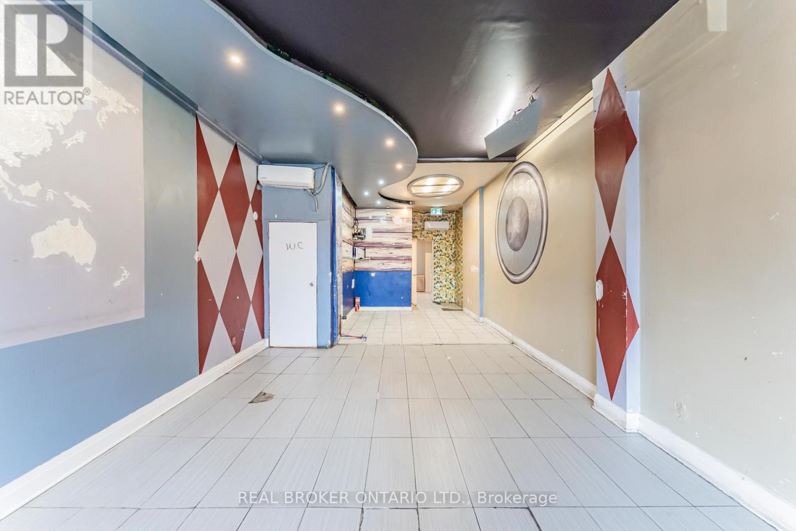 Retail for Sale in  DANFORTH AVENUE Toronto (Oakridge) 