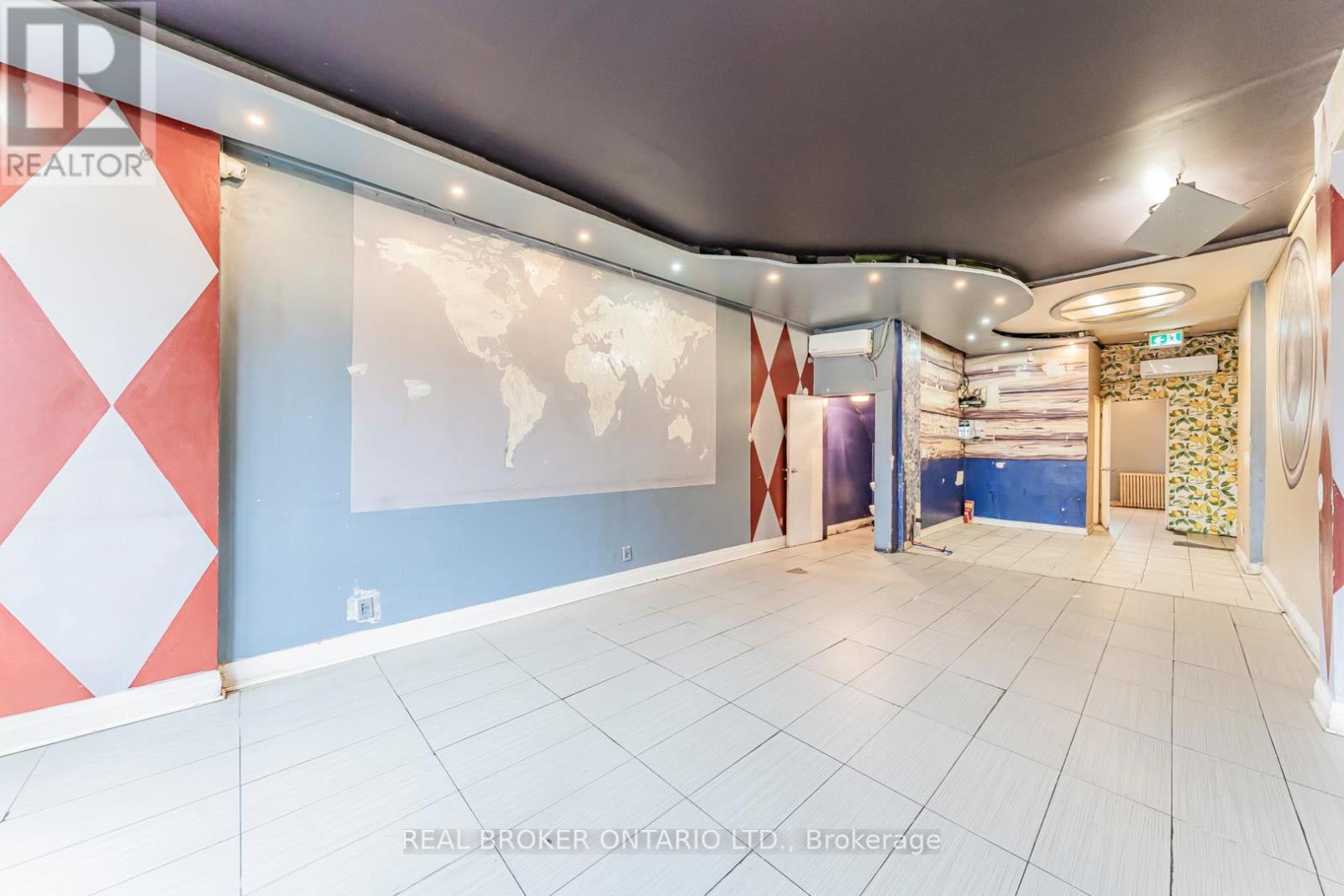 Retail for Sale in  DANFORTH AVENUE Toronto (Oakridge) 