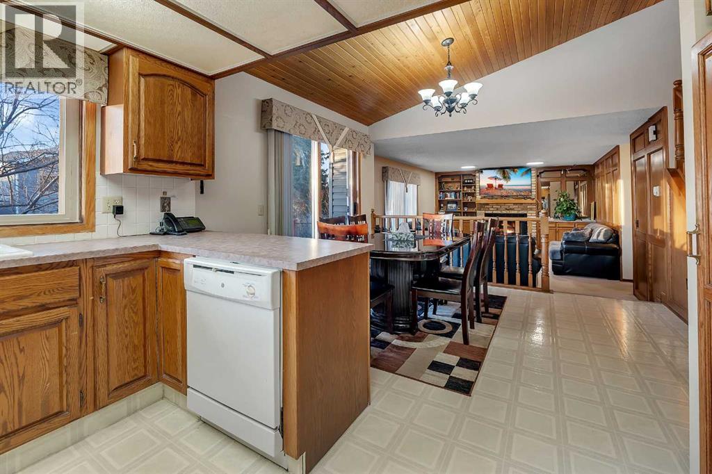 Single Family House for Sale in  Castleglen Court NE Castleridge Calgary 