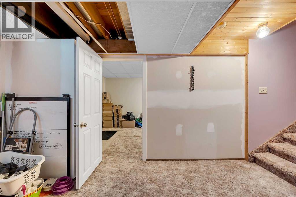 Single Family House for Sale in  Castleglen Court NE Castleridge Calgary 