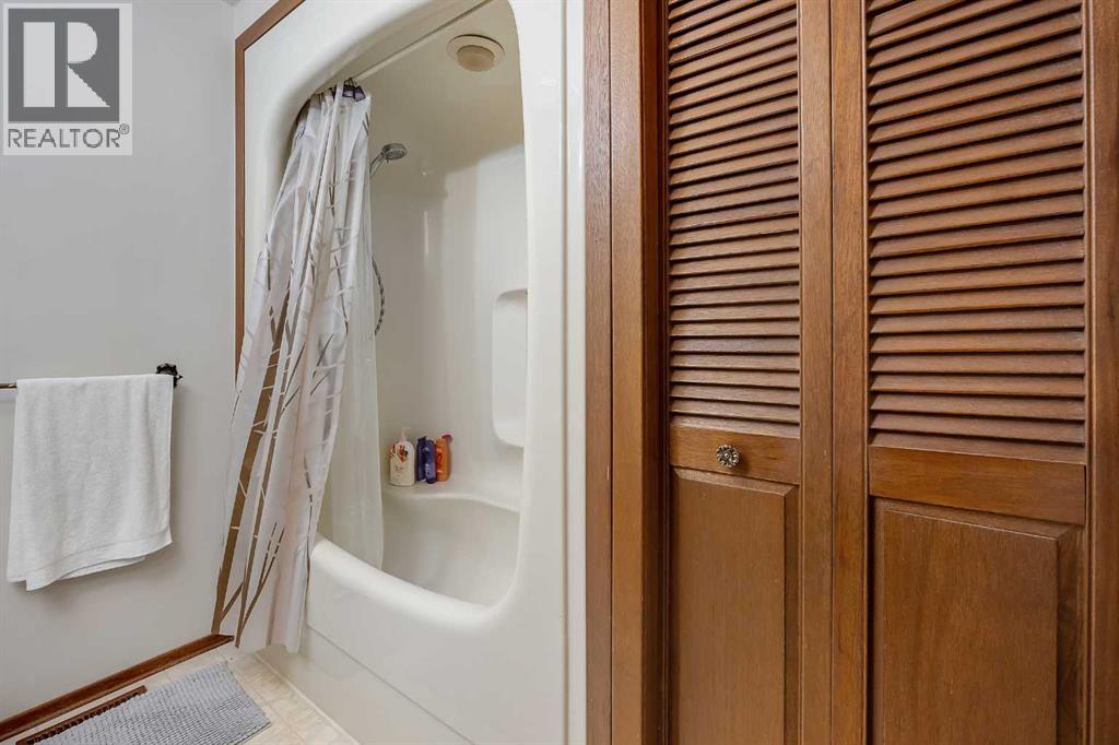 Single Family House for Sale in  Castleglen Court NE Castleridge Calgary 