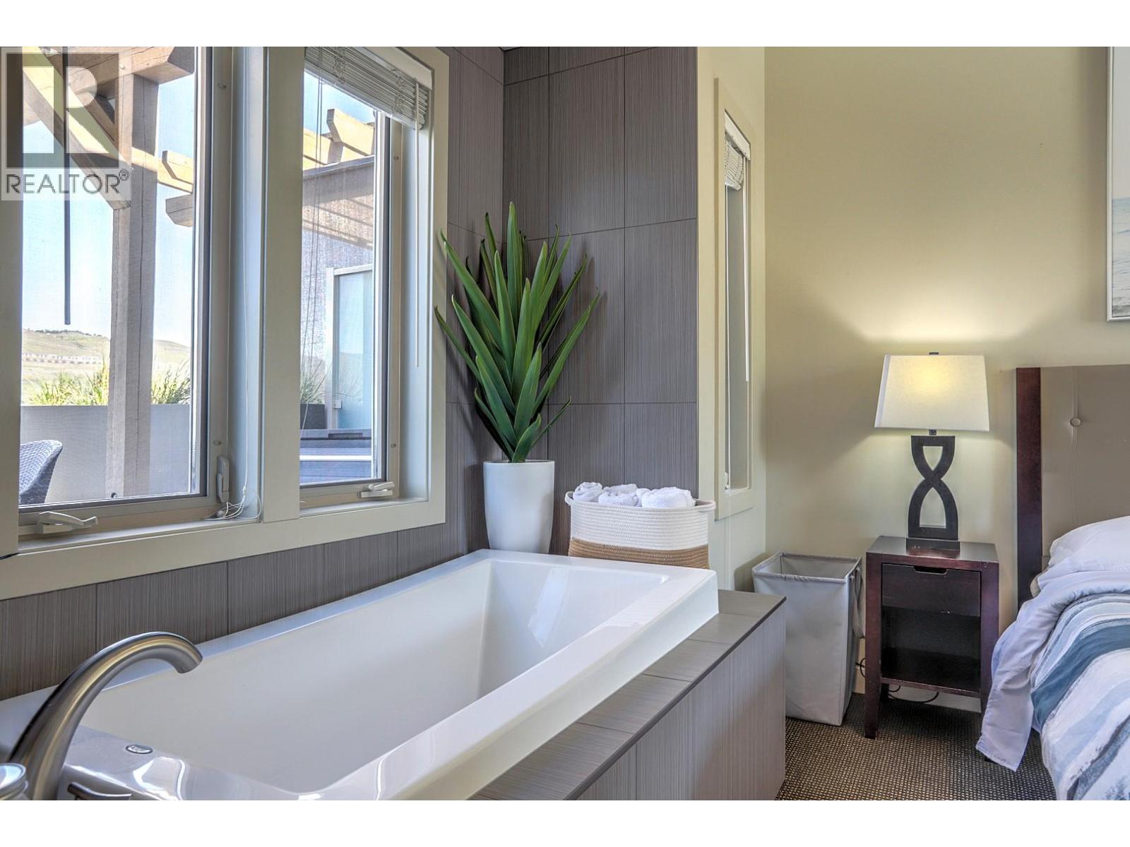 1324 7343 Okanagan Landing Road, Vernon