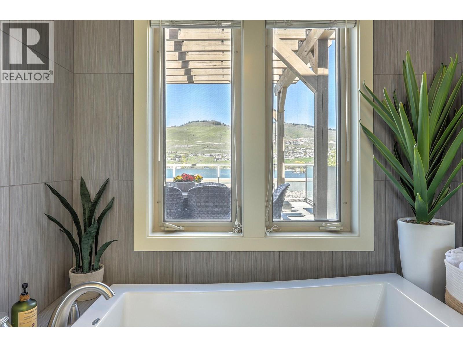 1324 7343 Okanagan Landing Road, Vernon