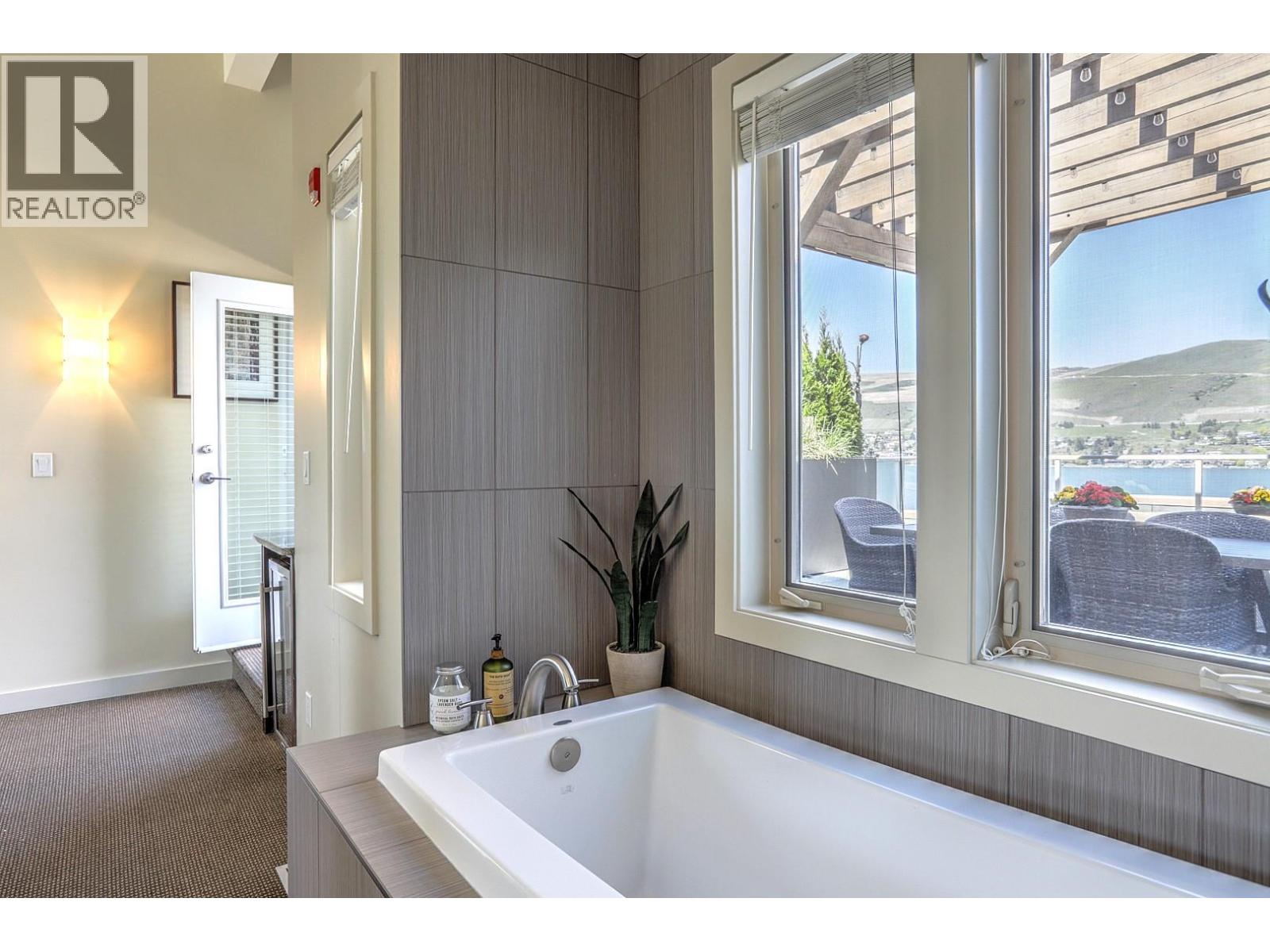 1324 7343 Okanagan Landing Road, Vernon