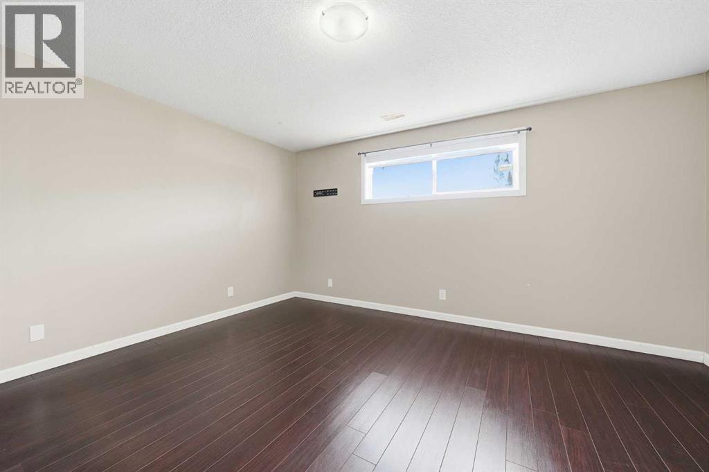 Single Family House Bi-level for Sale in  Falmere Way NE Falconridge Calgary 