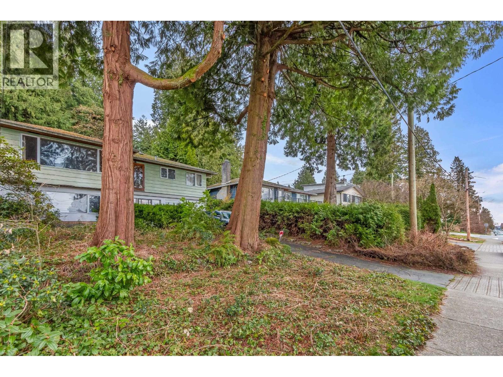 1928 RIDGEWAY Avenue - photo 2