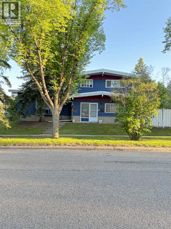 Single Family House for Sale in  Varsity Drive NW Varsity Calgary 