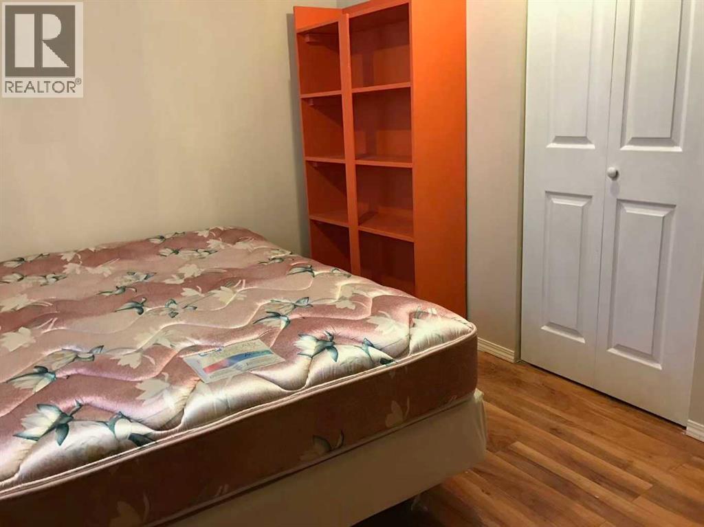 Single Family House for Sale in  Varsity Drive NW Varsity Calgary 