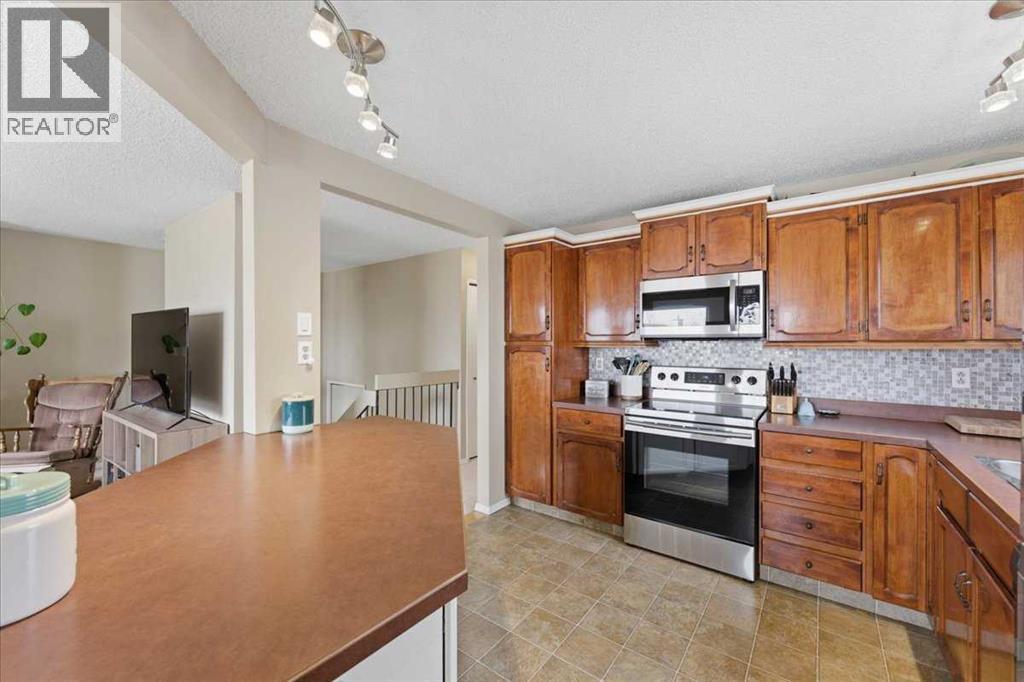 Single Family House Bi-level for Sale in  Macewan Glen Drive NW MacEwan Glen Calgary 