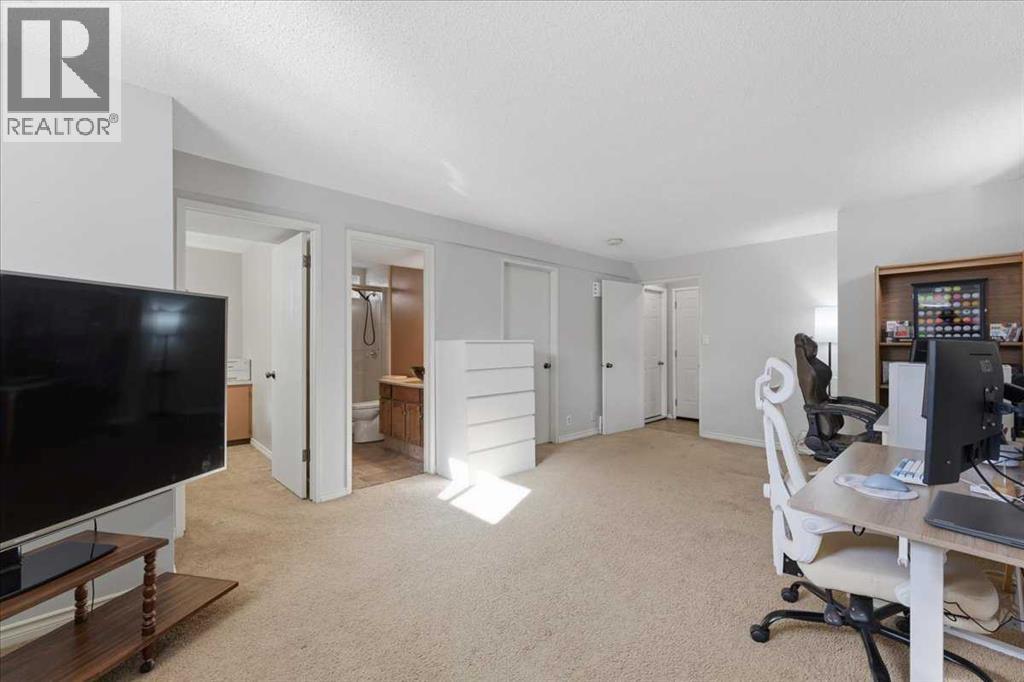 Single Family House Bi-level for Sale in  Macewan Glen Drive NW MacEwan Glen Calgary 