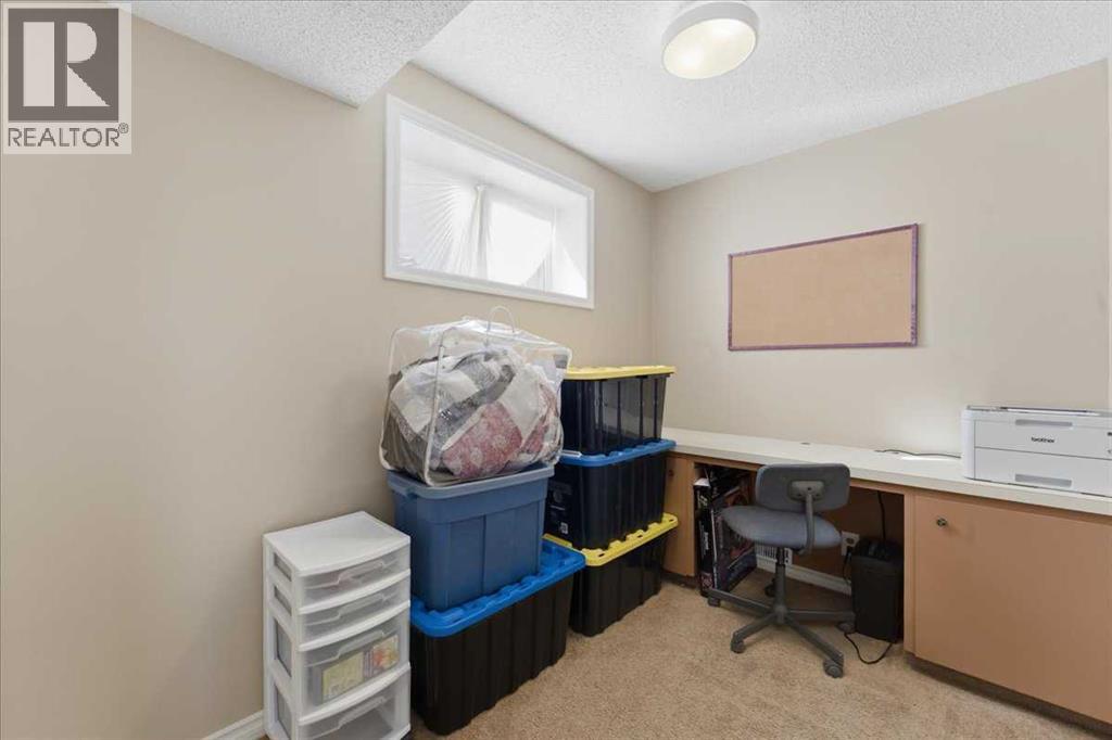 Single Family House Bi-level for Sale in  Macewan Glen Drive NW MacEwan Glen Calgary 