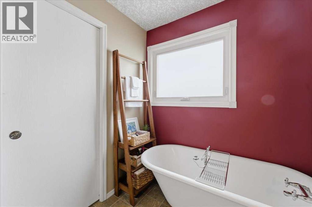 Single Family House Bi-level for Sale in  Macewan Glen Drive NW MacEwan Glen Calgary 